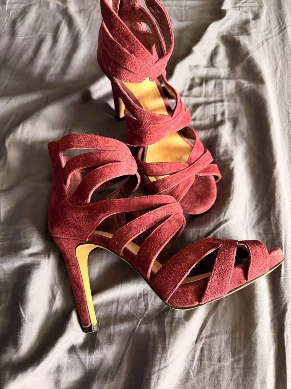 6.5 Women's Gianni Bini Maroon Suede High Heels